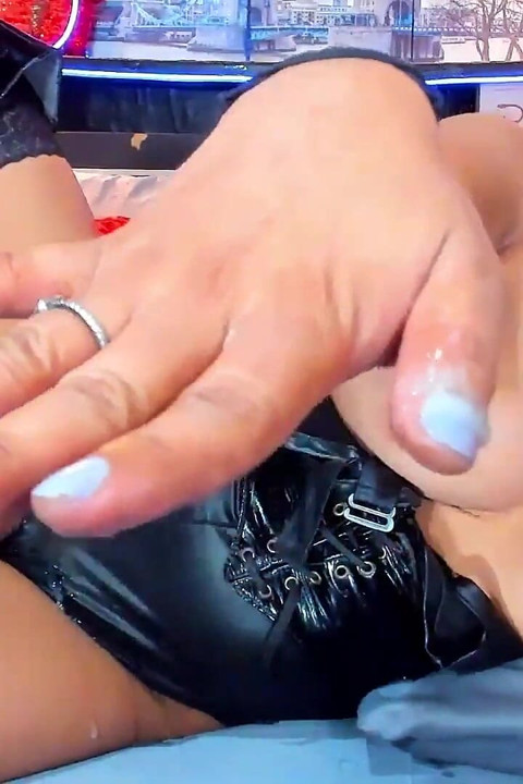 Pertunjukan mani muncrat majikan trans Asia hot