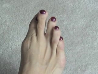 L&#39;infermiera Lynn matura con piedi sexy e dita lunghe