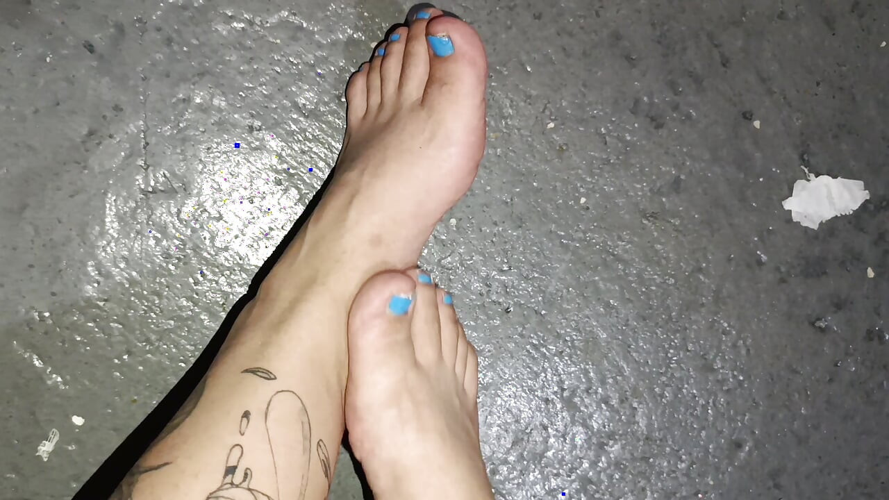 ペクエカと悪臭のある足が好きな