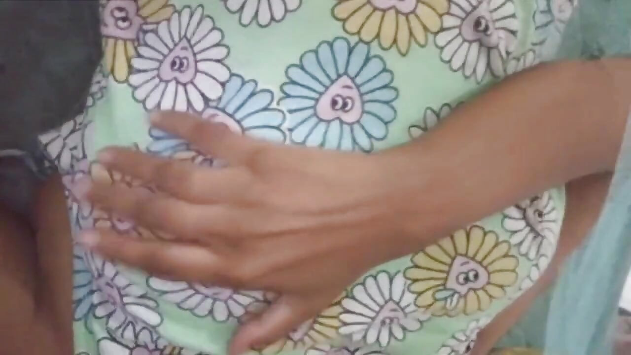Adik tiri panas dengan buah dada besar oleh main dildo abang tirinya