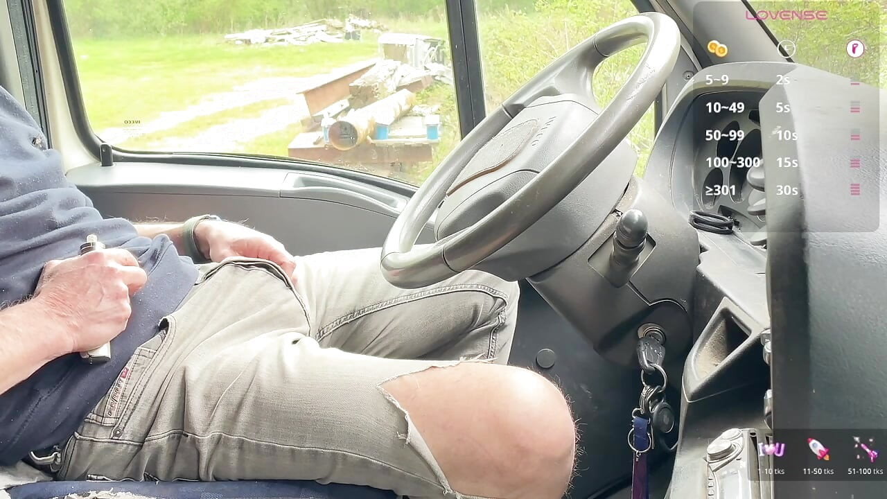 Another daytime truck stop moment that quickly escalated