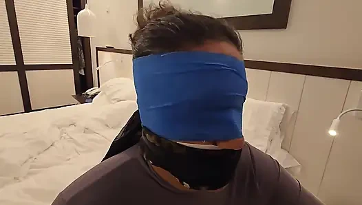 Kocası elbisesine boşalıyor