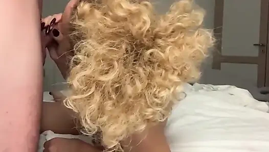 Ateşli Rus evli kadın otel odasında sikişiyor ev yapımı gerçek seks