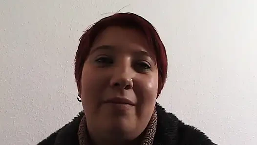 Pelacur trans Ahegao fingering pantat sambil membelai kontol