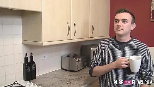 Дряблая падчерица прыгает с