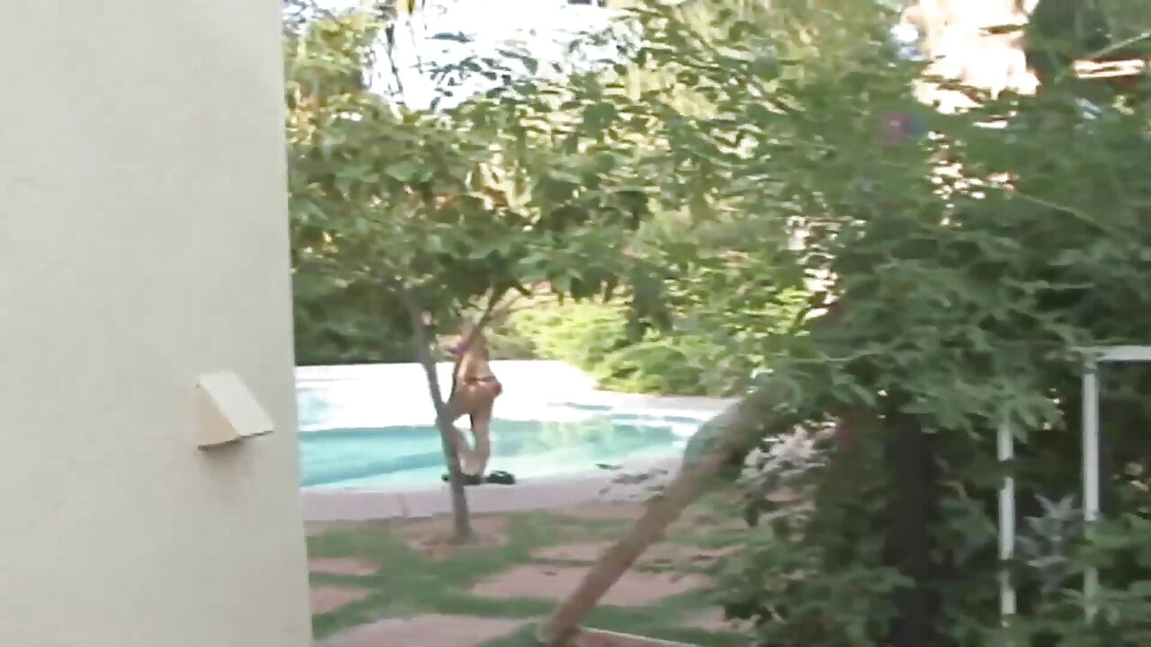 Angie Savage dan Lilly Kingston adalah sapphic dengan tetek besar