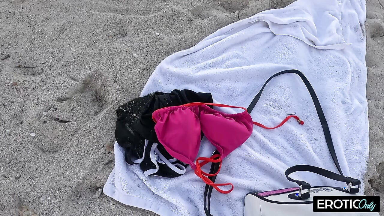 Lovac na kučku jebe oblu nemačku nimfomanku u dupe!