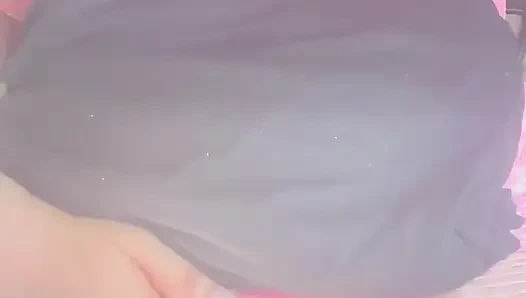 Es macht mich an, dass du mir zusiehst, wie ich mich bis zum Spritzer reibe, magst du, dass ich so nass werde?