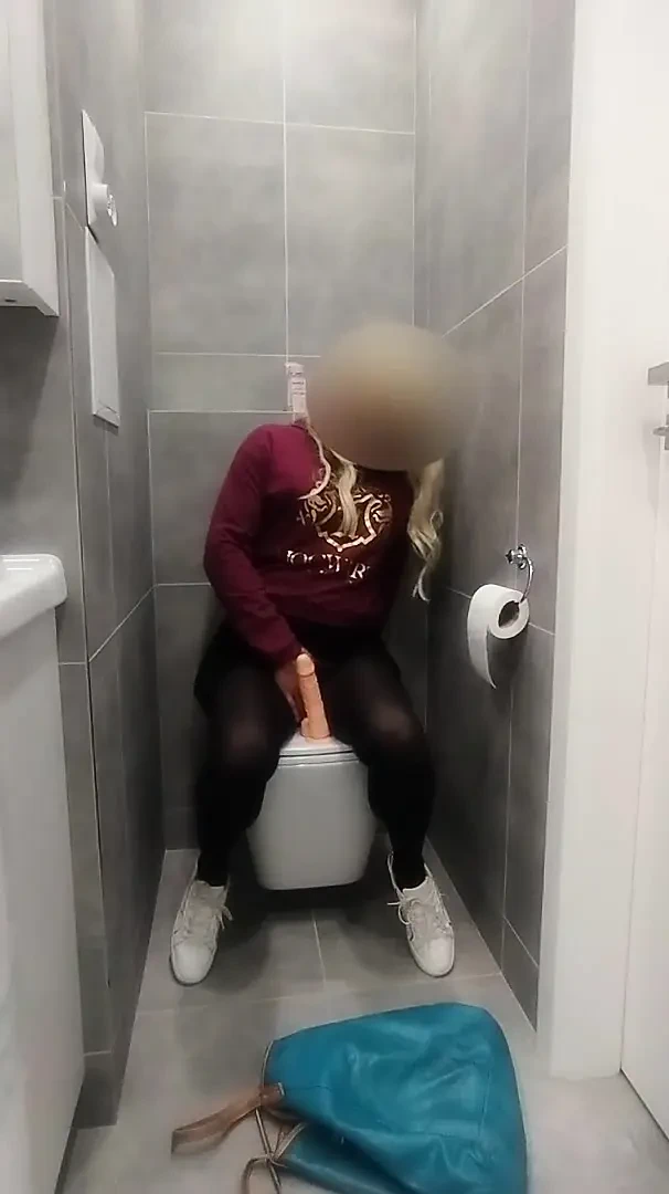 Teen slut licks the toilet at friend’s house