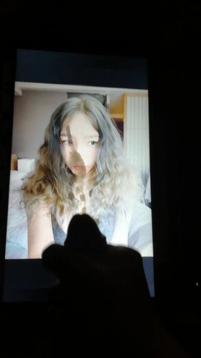 Snsd taeyeon sperma hyllning