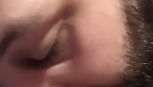 Отчим лижет мою хорошенькую киску