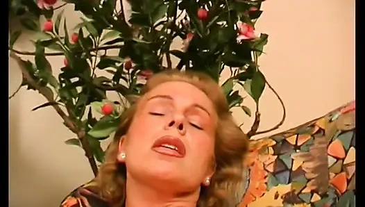 Возбужденная мышь Lilli делает это сам