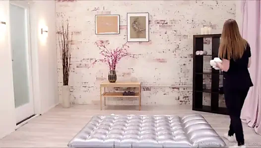 Nuru massage - ein sexy teen laney grey bekommt ihren mund nach der massage mit sperma gefüllt