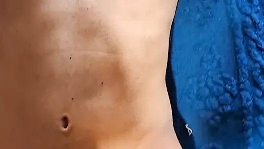 Herrin domina ballbusting, fußfetisch und handjob