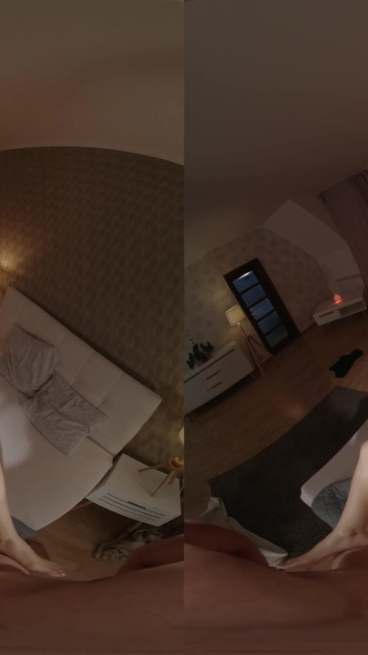 Ključni trenutak iz filma "Francuska MILF me zadirkuje dildom - virtualni pravi pornić"