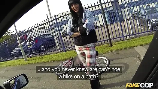 Fake cop - heiße radfahrerin mit dicken titten und süßem arsch nimmt eine große ladung
