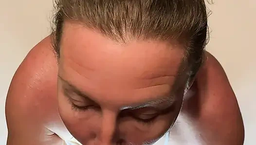 Yarak emiyorken boğazına işiyor