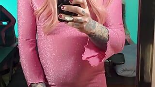 Trans Emma Ink stříká její velký a sexy péro