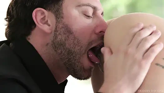 Dosa Modern - Pengurus Rumah Tangga Terangsang Ingin Ketahuan Masturbasi oleh Bosnya yang Mesum!