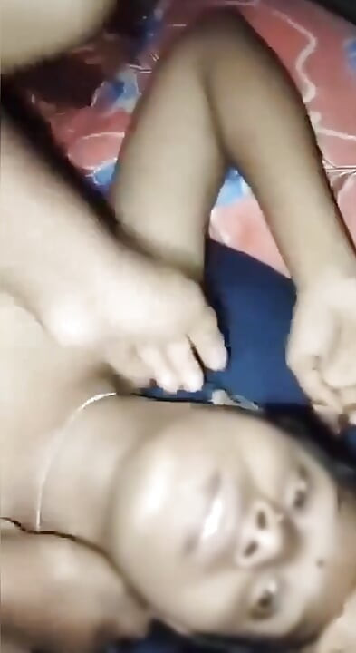 Telugu india ama de casa follando duro y gimiendo fuerte