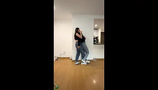Mengacaukan sepatu ketaku