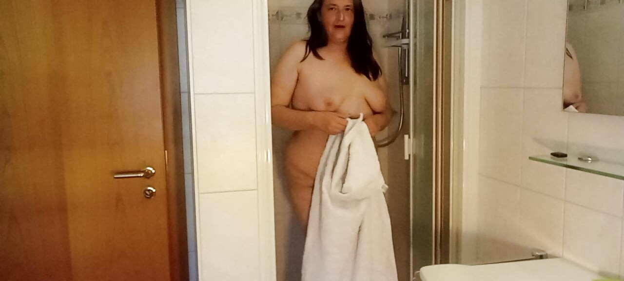 Hot, sweaty, intense scent... German milf, slightly hairy, totally natural !! Imagination allowed!