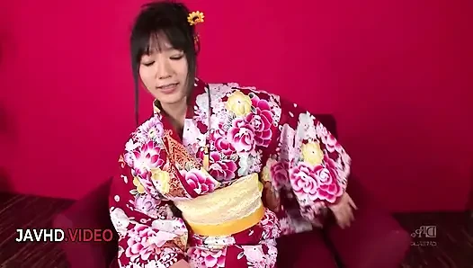 Chiharu Sizzles в Кимоно с знойным японским минетом, острыми ощущениями и горячим кримпаем-экшеном