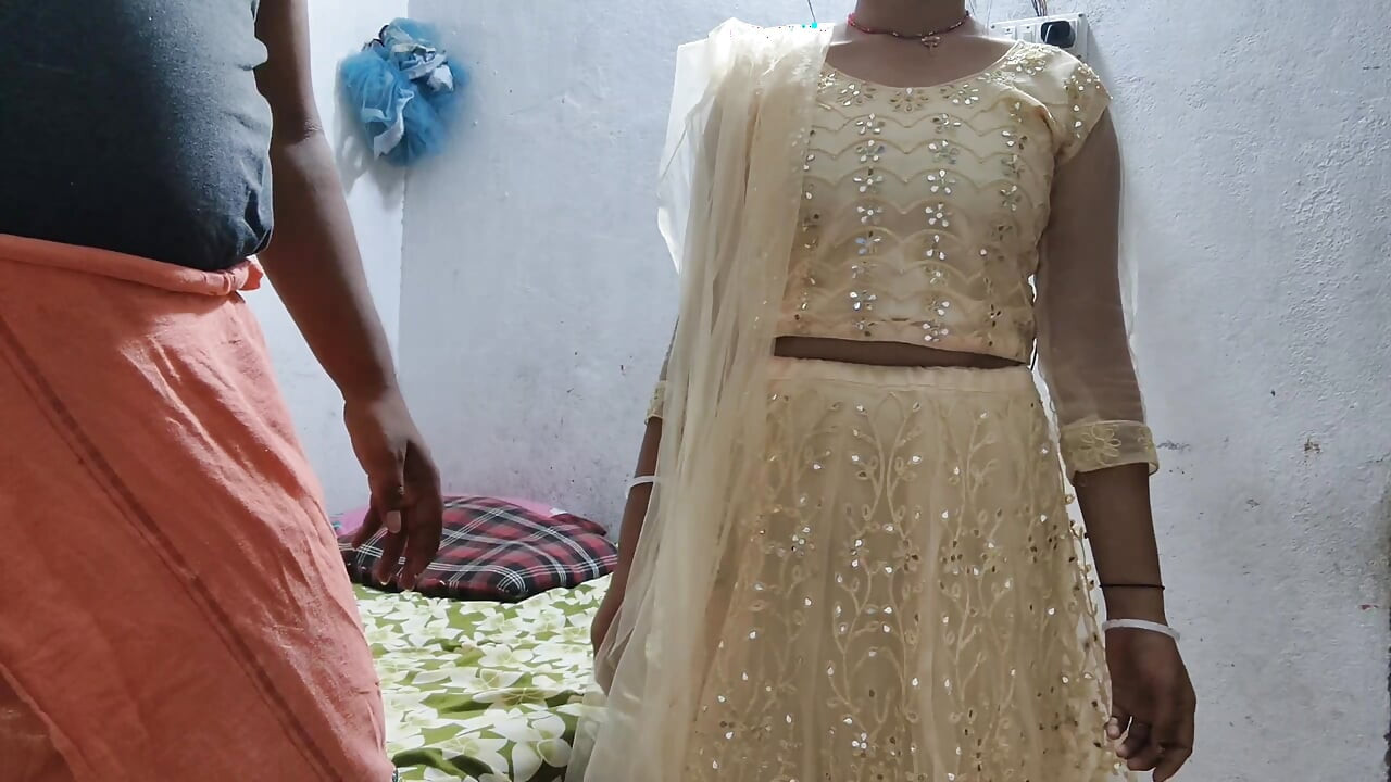 chachi ki salwar pahan kr uske choot se pani nikal diya