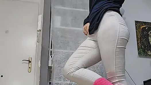 Slippers Modeling and Masturbating, Spanish Slippers