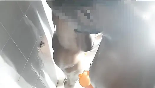Üvey anne köye gitmeden önce üvey oğluyla banyo yapıyor
