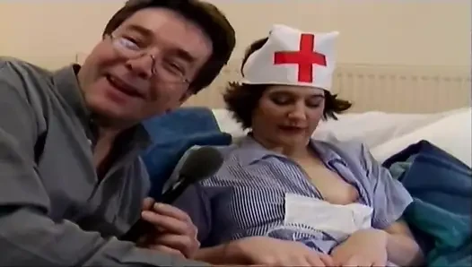 İngiliz sürtük hemşire sikiliyor