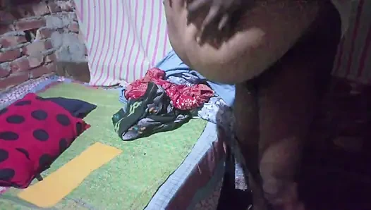 Ibu tiriku yang cantik pergi ke kantor, lalu ibu tiri ingin menyetubuhinya. Video lengkap bahasa india lagi viral.