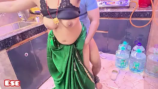 Тетушку трахнули сзади.......