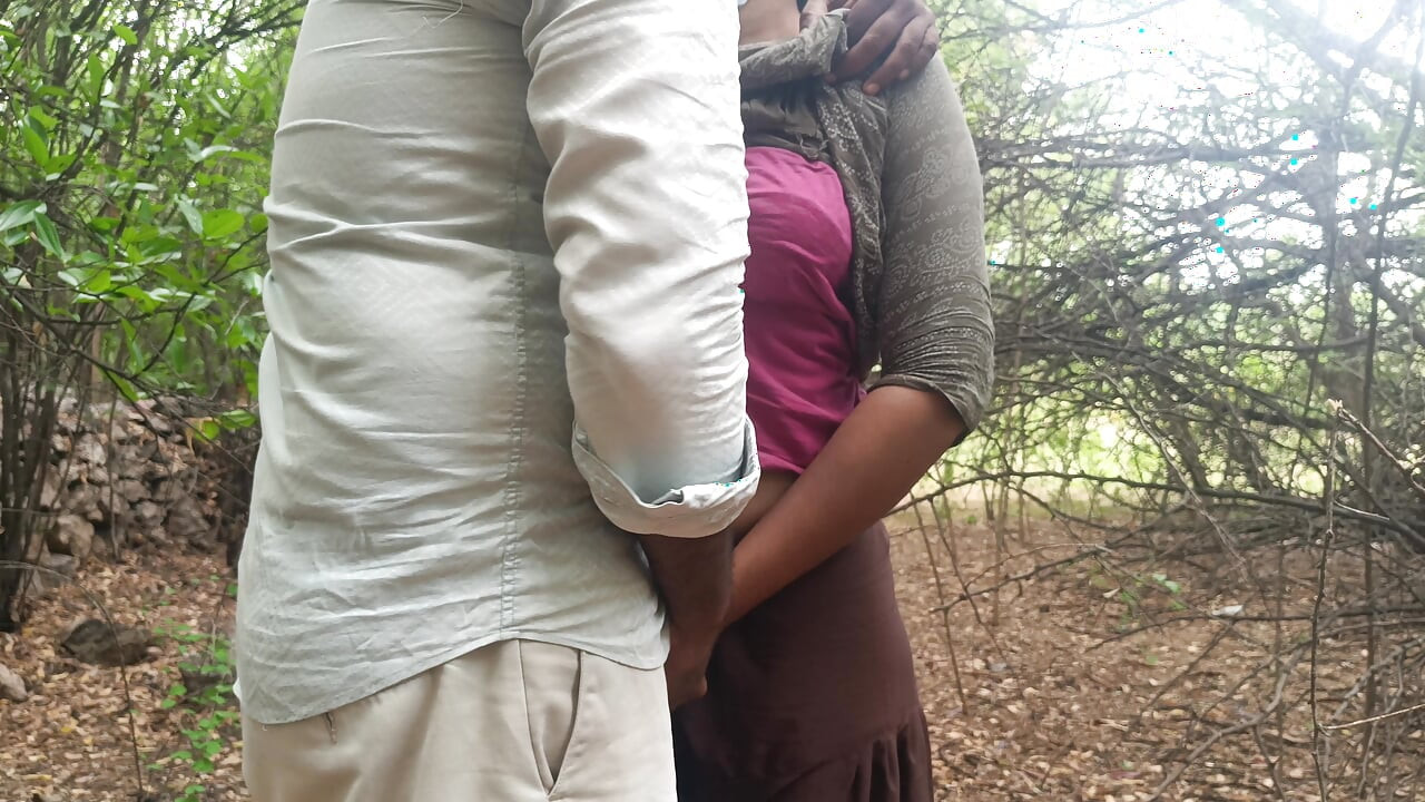 Housewife outdoor sucking cock