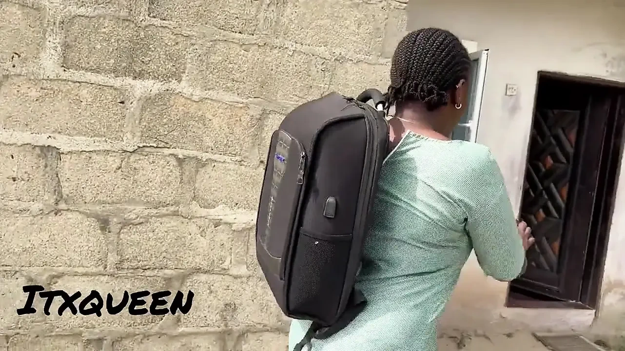 我偷偷溜出学校和我的街头男友玩快速性爱