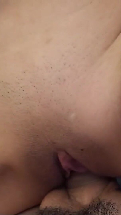 Moment cheie de la "Sora vitregă japoneză minionă primește pentru prima dată o șarjă de spermă de la fratele vitreg în porno JAV complet necenzurat"