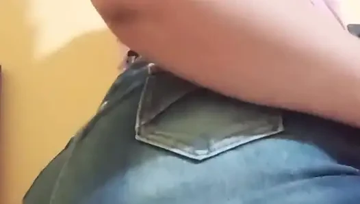 Kocamın beni yalnız bırakması gerçeğinden faydalan ve sana ıslak amcığımı göster