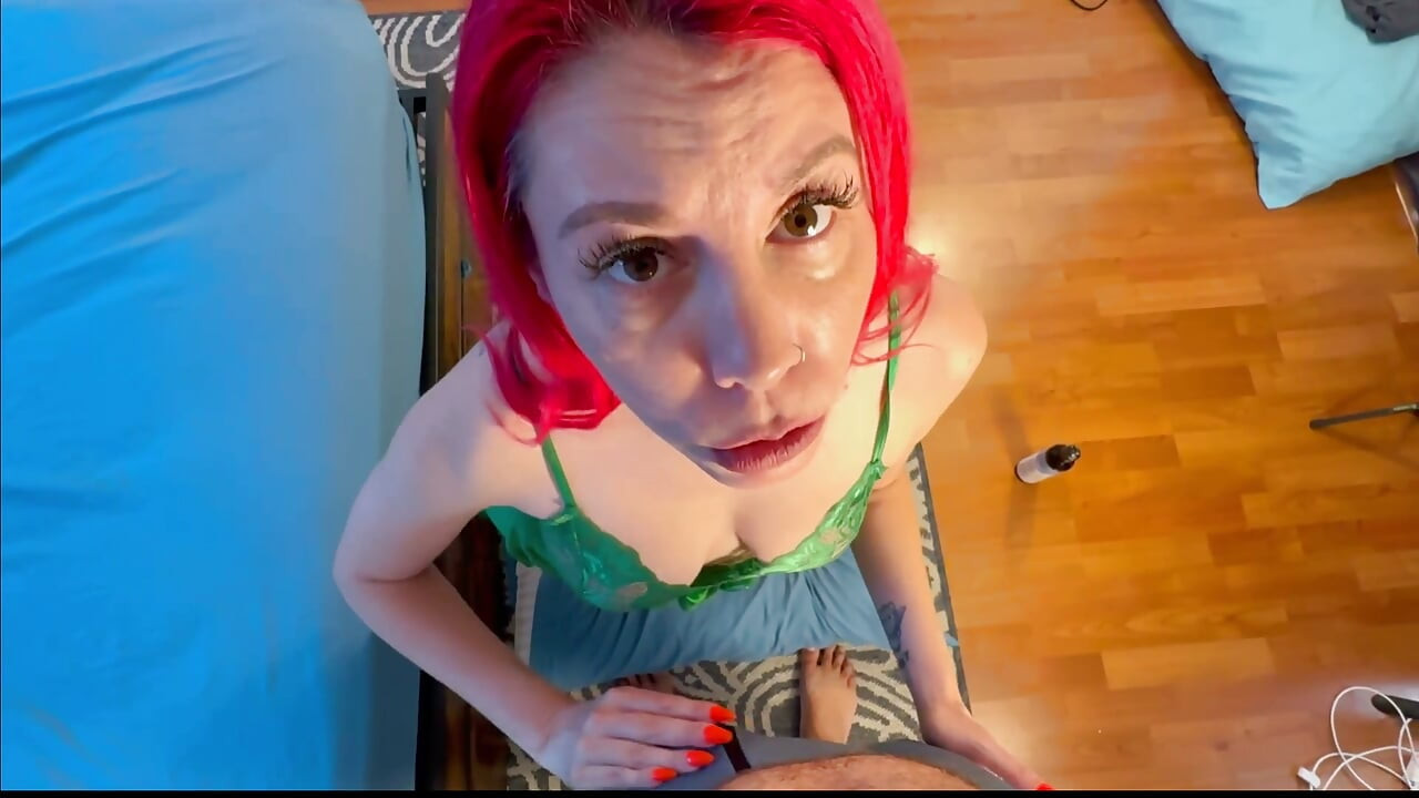 Bratty kietelt en haar zwoele gif klimop-look met pov aftrekbeurt