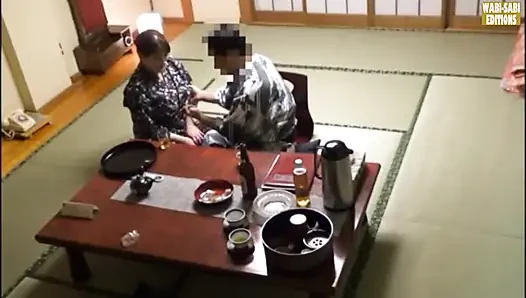 Kapanış saatinden sonra baştan çıkarma: bir spa çalışanı özel oda seansı sırasında filme alındı - sahne 2