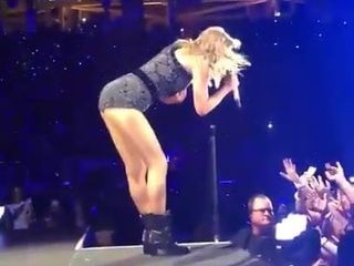 Sudut pandangan dekat dan panas - Taylor Swift - tour reputasi