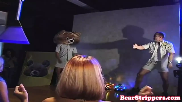 Blonde babe pussy fucked by stripper