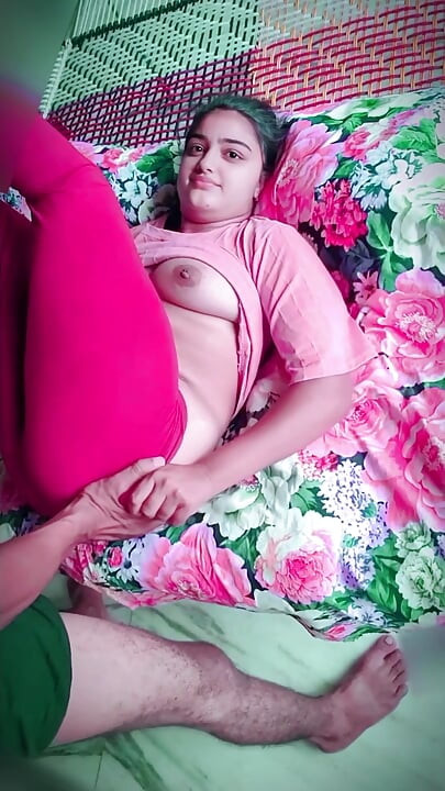 쪼이는 보지를 따먹는 인도 마을 소녀, 집에서 만든 Xxx 비디오 첫 섹스