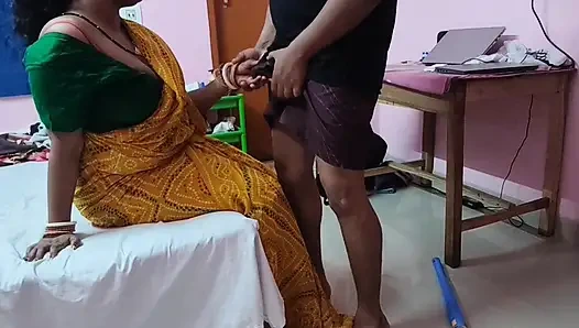 Tharki Boss erfüllte seinen traum, indem er heißes desi-zimmermädchen bhabhi fickte, wenn die ehefrau nicht zu hause war