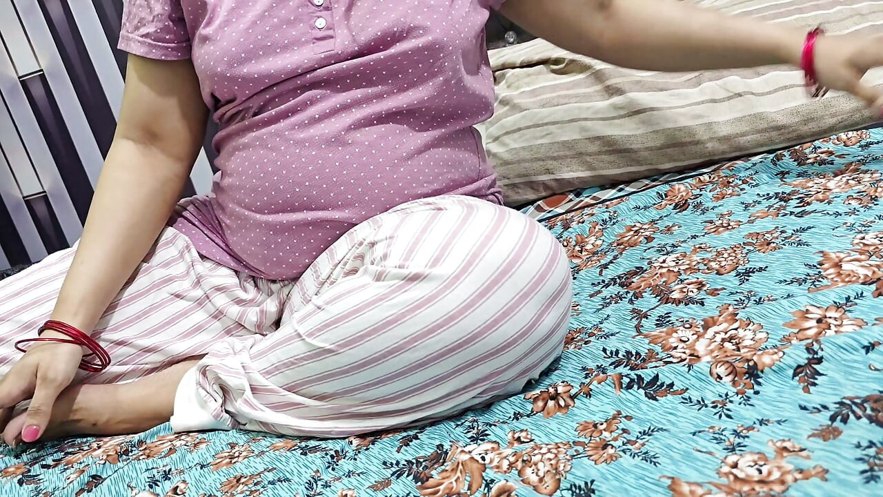 Desi Indian bhabi-Hot Bhabi Ne Lun k Choopay Lagay