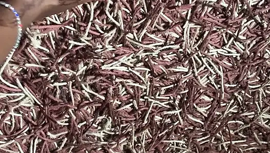 Bagian pijat kaki cewek ebony panas