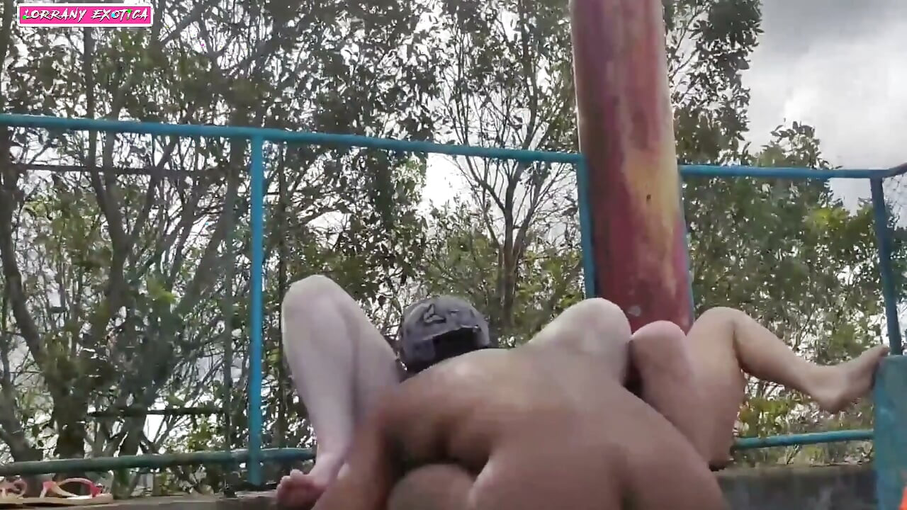 Walk In Abandoned Club Ended In Sex