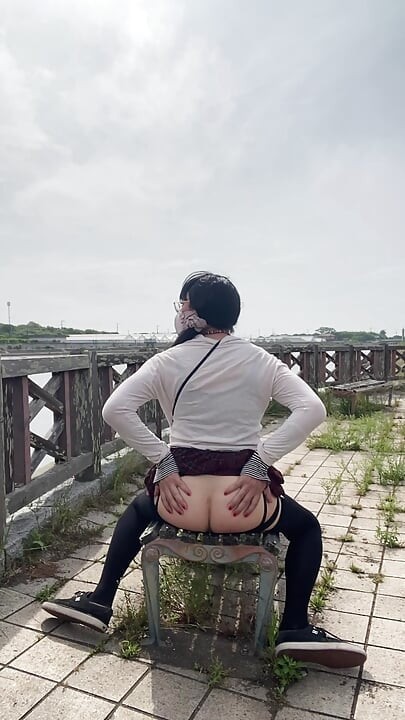 No239 Cycling with Your Butt Out