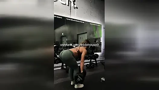 Тугую киску тинки растянул огромный член - вживую на Хететток!