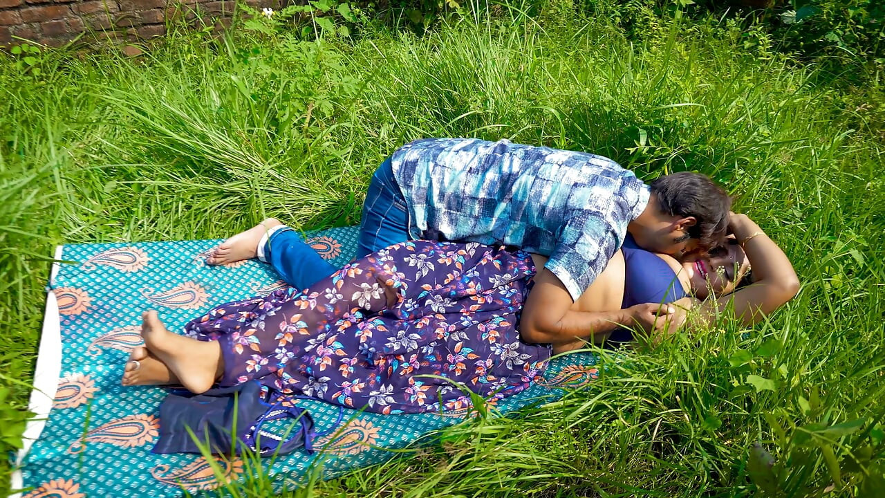 Después De La Boda, Raj Llamó a Khushi a Un Lugar Reservado Y Tuvo Relaciones Sexuales Con Ella.