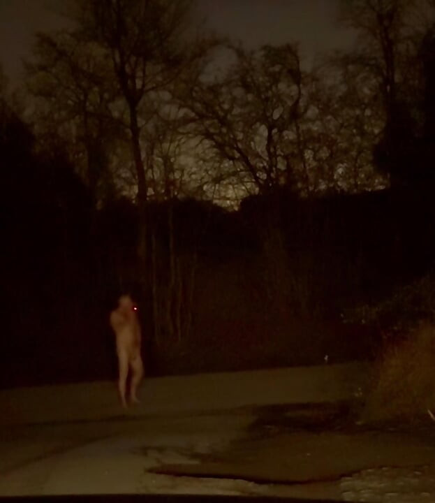 Caminata desnuda en la calle